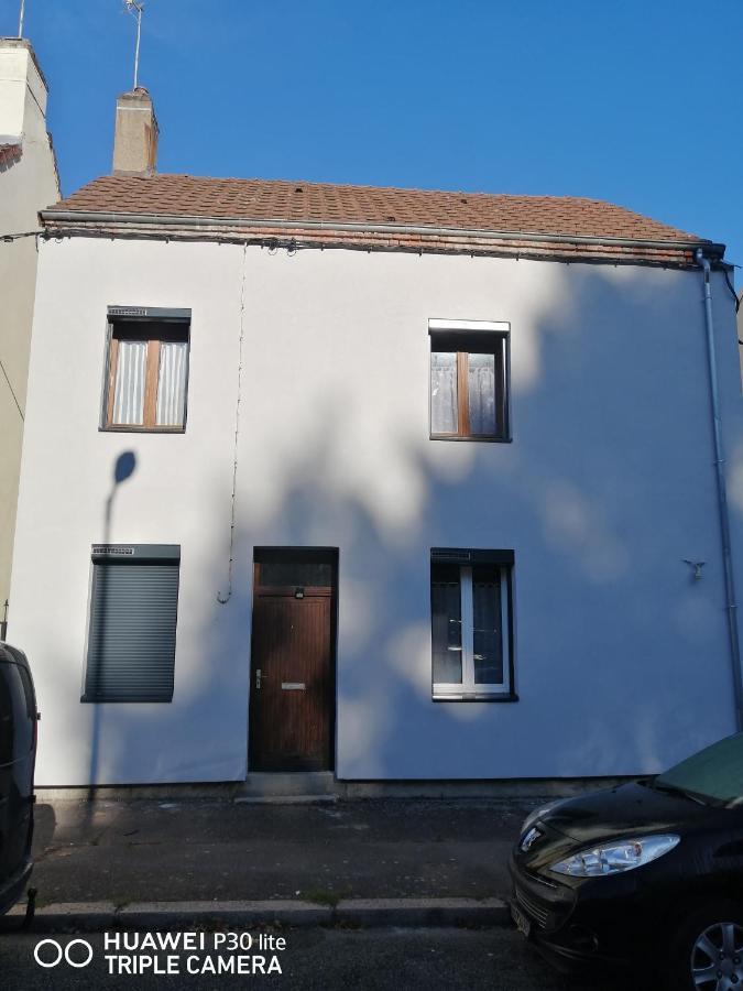 Studio Bleu Tout Equipe Avec Wifi Le Creusot Exterior photo